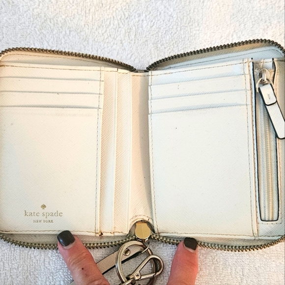 Kate Spade Grove Street Millie Ivory/Beige Zip Around Bifold Wallet W Bag Charm - Picture 2 of 6